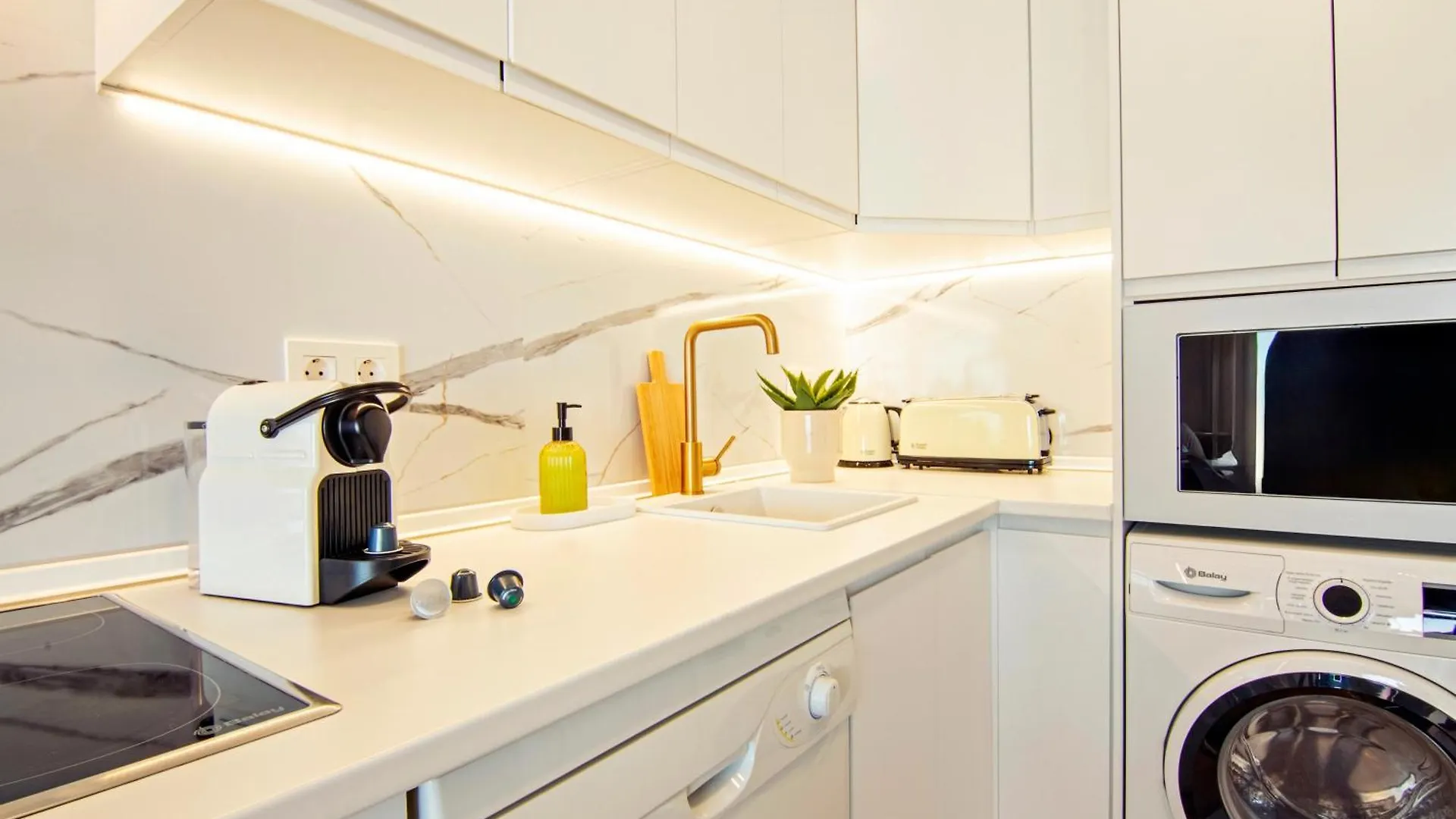 Mara'S Apartments Torremolinos Seaviews - First Line Beach - Duplex Penthouse
