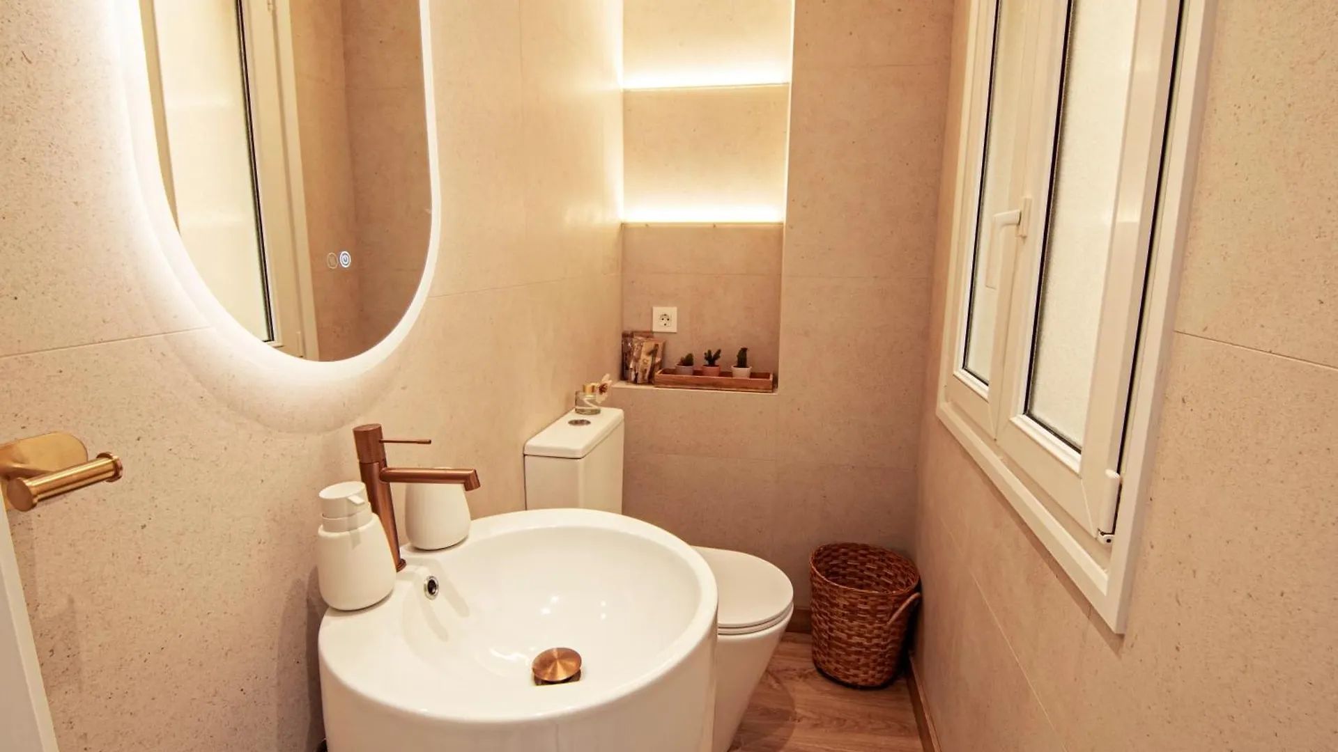 Mara'S Apartments Torremolinos Seaviews - First Line Beach - Duplex Penthouse İspanya
